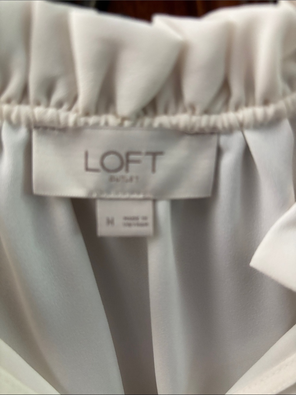 LOFT Cream Ruffle V-Neck Sleeveless Shell - Picture 3 of 3